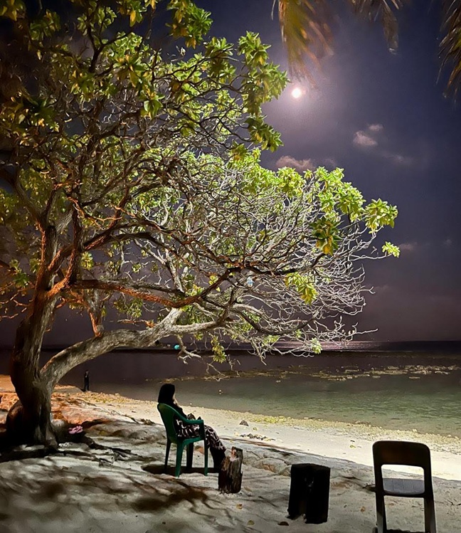 The Layers of Memory: Islands, Communities, and Time